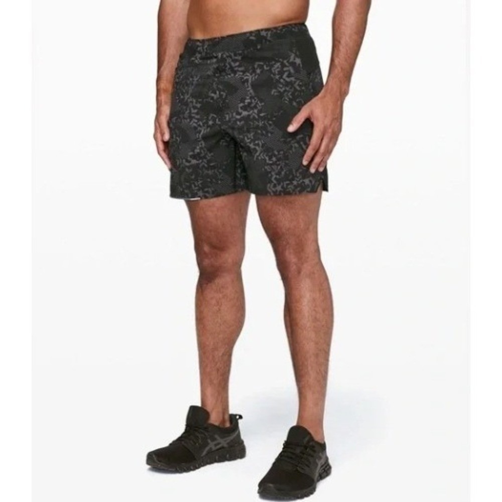 Lululemon X Barry's Stronger As One Surge Shorts Mens Size L Black Athletic EUC